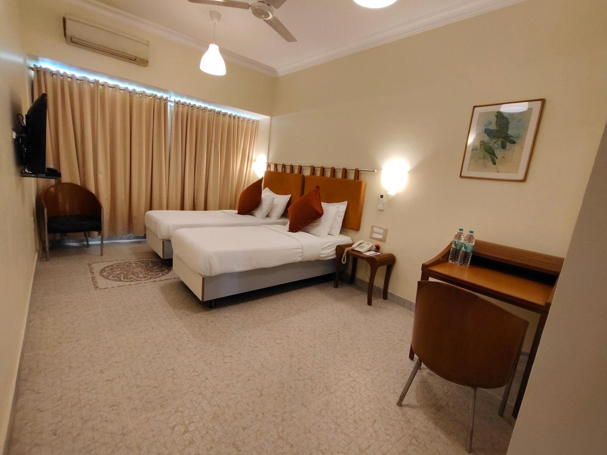 Regency Hotel — Photos 1